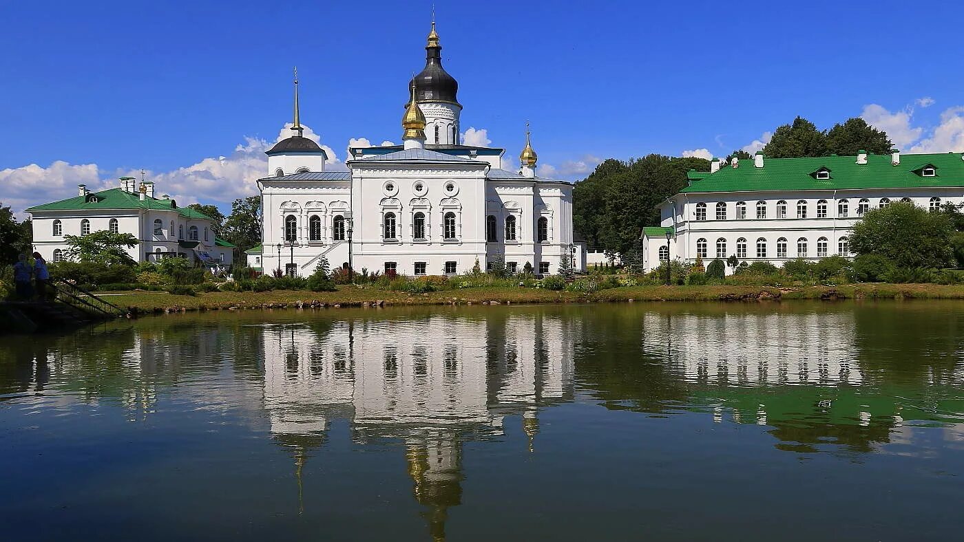 Монастыри псковской области фото. Спасо-Елеазаровский монастырь. Спасо Елизаровский монастырь Псков. Женский монастырь в Псковской области Елизарово. Елизаров монастырь Псковский.