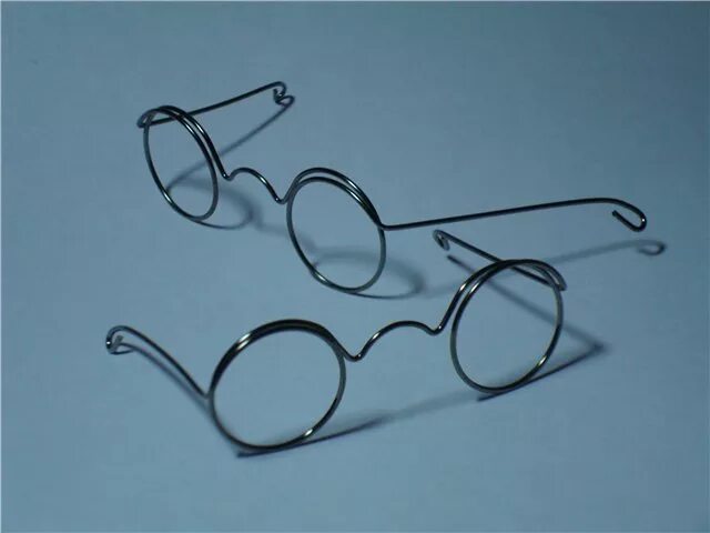 Кукольные очки из проволоки. Очки из проволоки. Очки из проволоки. Проволока для оправы очков. Очки для куклы своими руками.