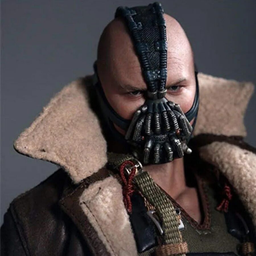 Bane перевод. Хот Тойс Бейн. Фигурка hot Toys Bane. Бэйн темный рыцарь фигурка хот Тойс. Фигурка Bane the Dark Knight Rises.