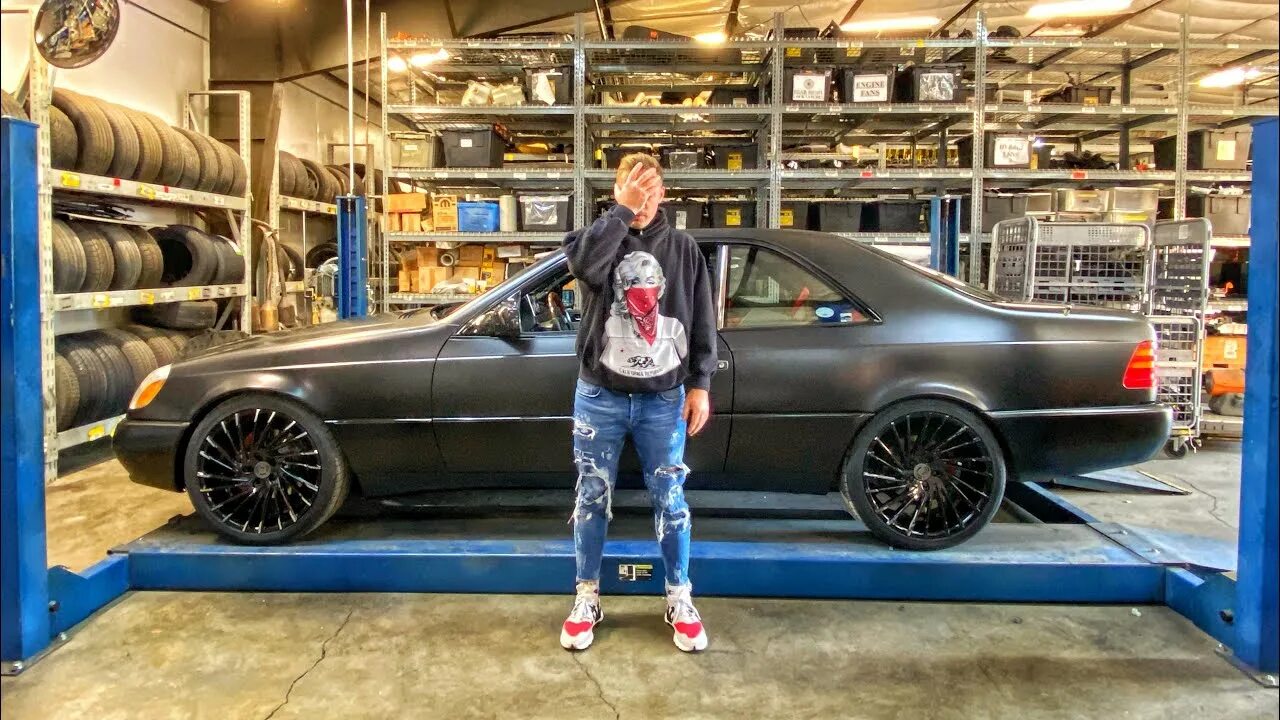 Авто из сша чердак. Старые заброшенные гаражи. Чердак сша денис. Американский гараж. Dodge чердака.