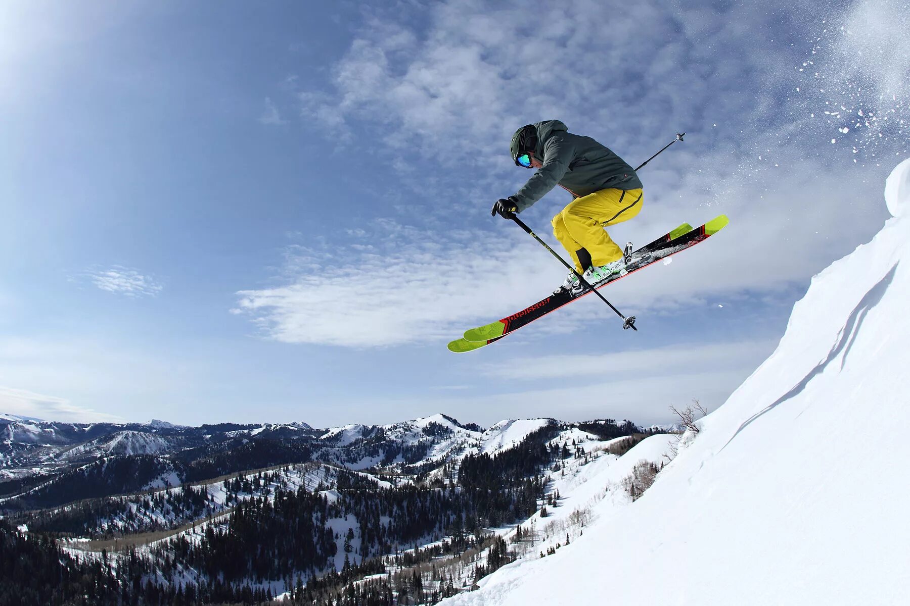 High skiing. Skiing. фристайл дзержинский горнолыжный курорт. extreme sport. ысш ski.
