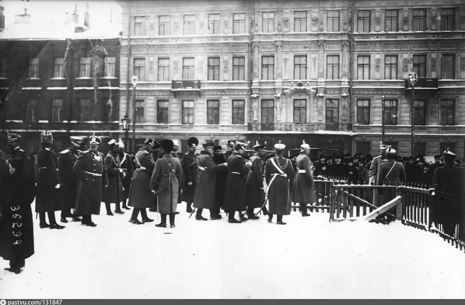 Мостовые санкт петербурга в 1911 году. Петербург 1913 год. Санкт петербург 1912. Петербург 1913 год. Исаакиевская площадь в 18 веке.