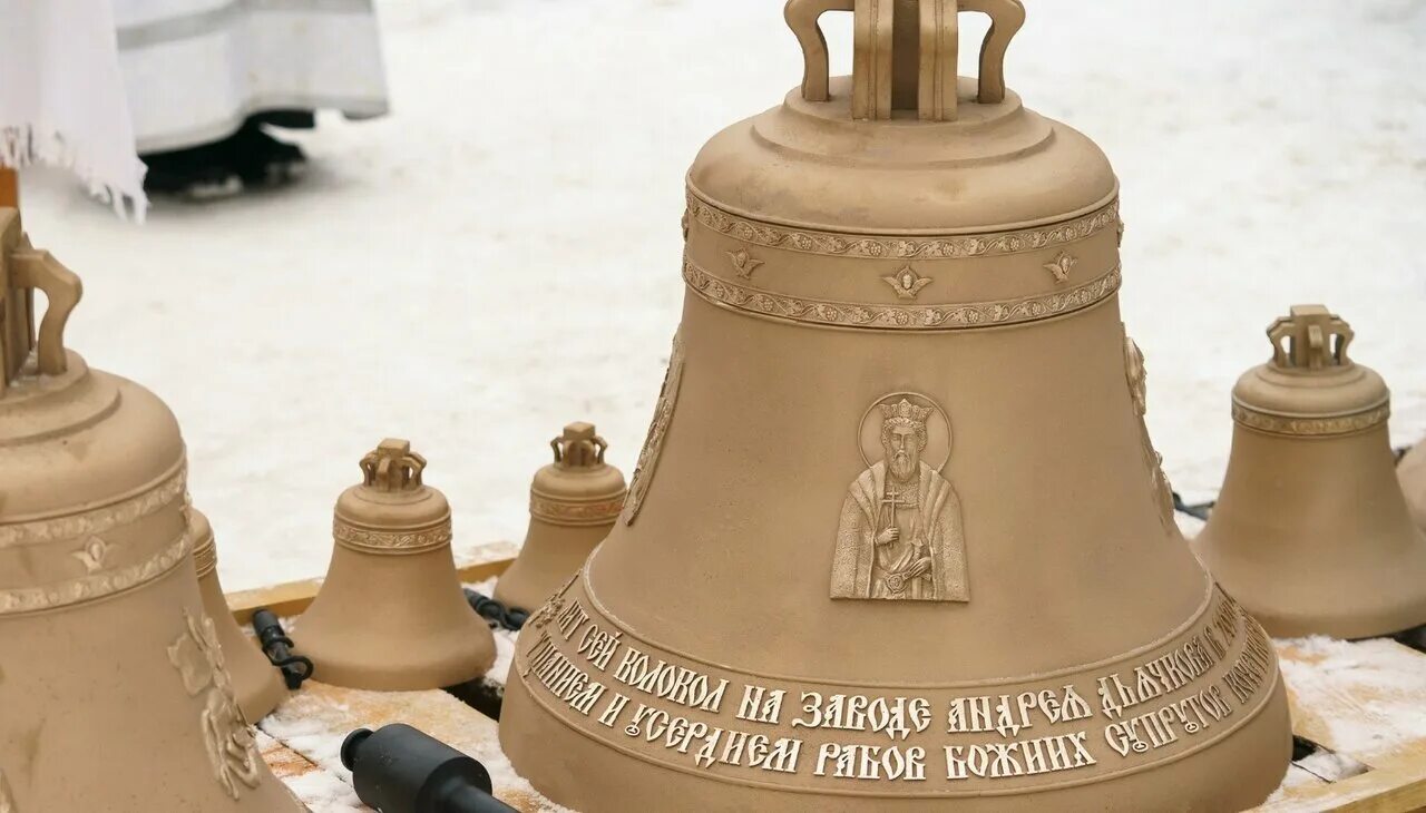Колокола в церкви. Колокола в храме. Звоны колоколов: благовест, трезвон, набат. Перебор колокольный звон. Колокольный титул.