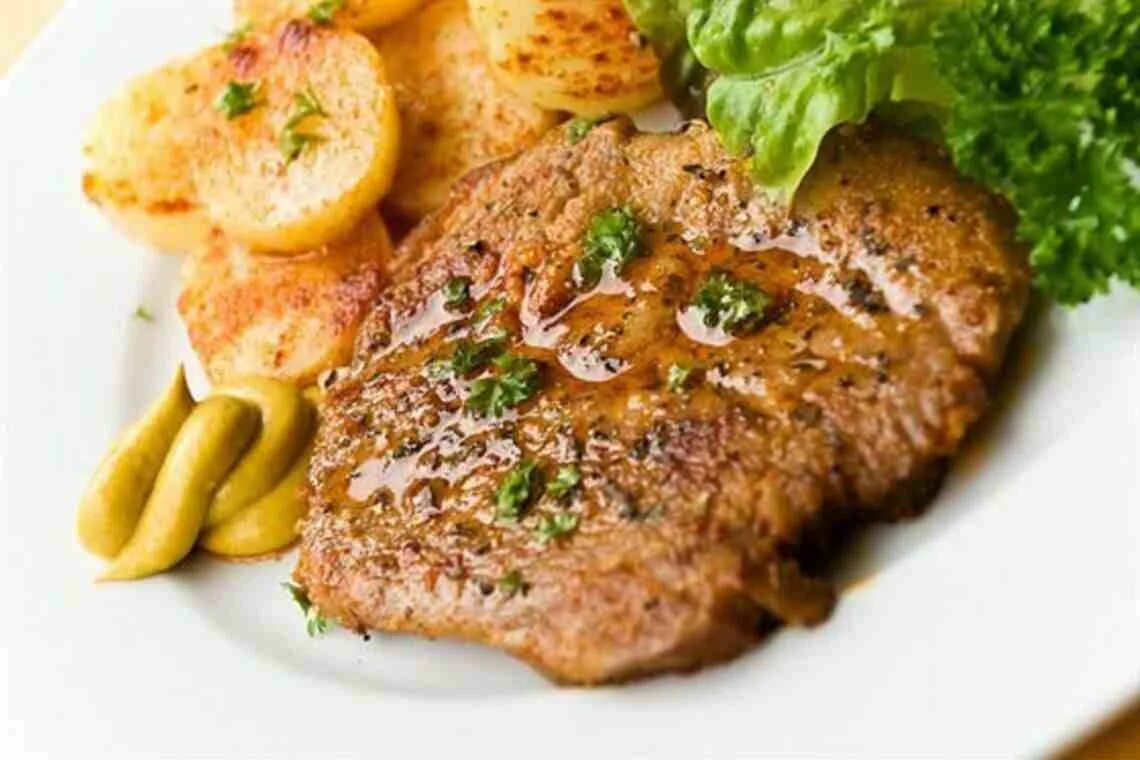 Как приготовить сочные свиные отбивные. Отбивная эскалоп. отбивное мясо. свиные отбивные. свинина в горчичном соусе.