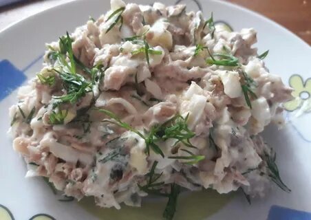 Салат с сайрой и яйцом