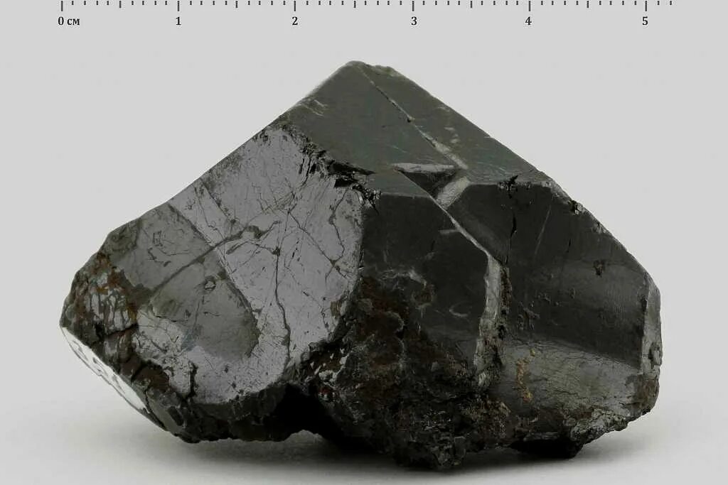 Титан черный металл. Ильменит титанистый Железняк. Ильменит – титанистый Железняк минерал. Ильменит и рутил. Ильменит-магнетитовыми.
