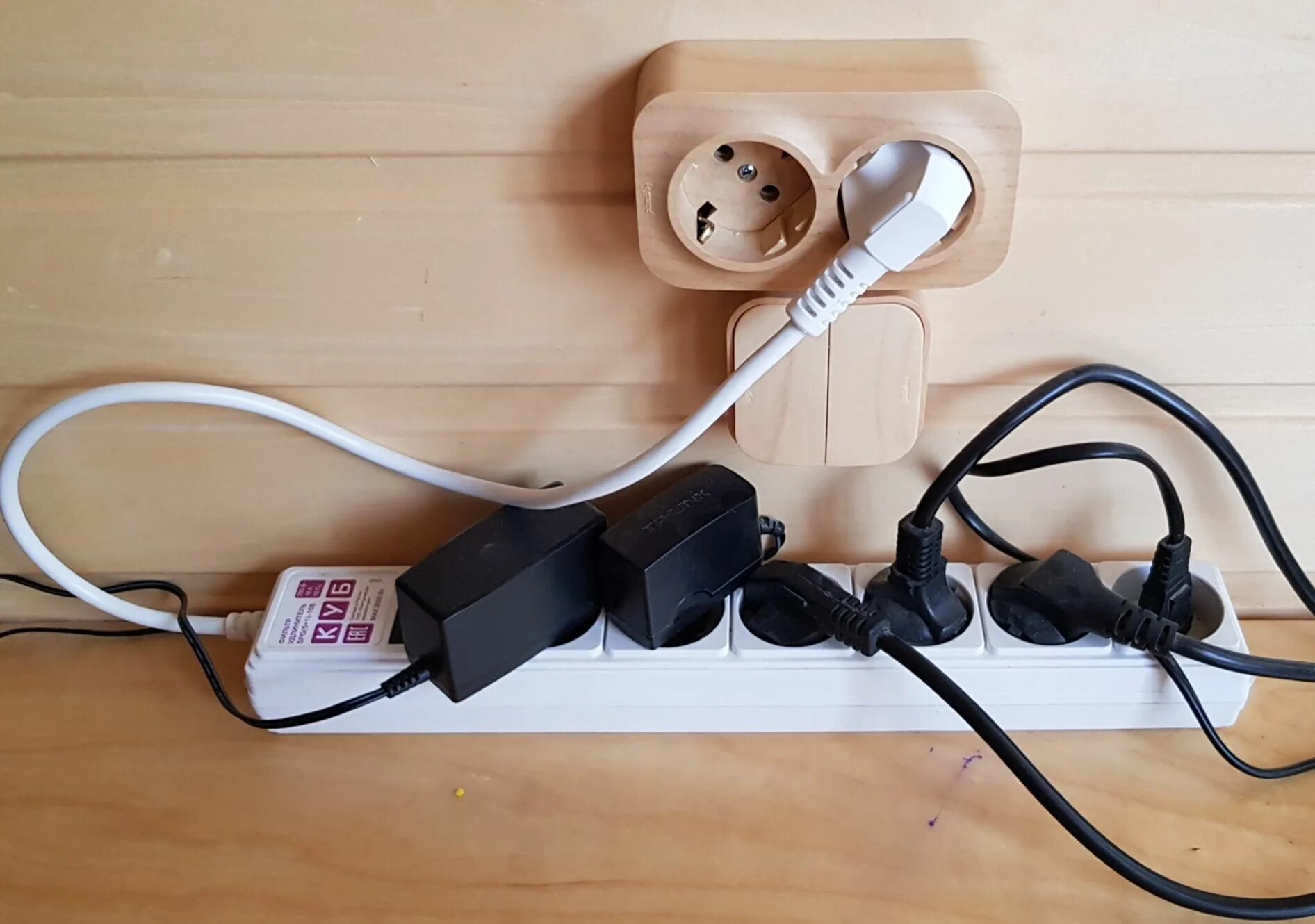 Power cube 5 м. Сетевой фильтр powercube cube. сетевой фильтр power cube model b. фильтр-удлинитель power cube 5 м 6 розеток, серый. power cube 5+1.