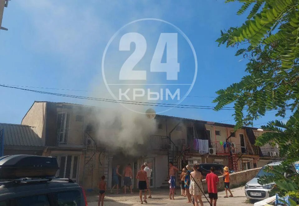 Крупный пожар. Николаевка сгорела. Сгорела гостиница в крыму. Здание горит. Пожар в николаевке сегодня.