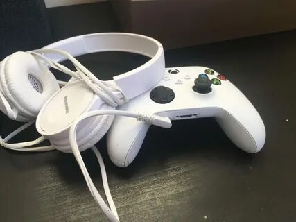 Подключить наушники к xbox series