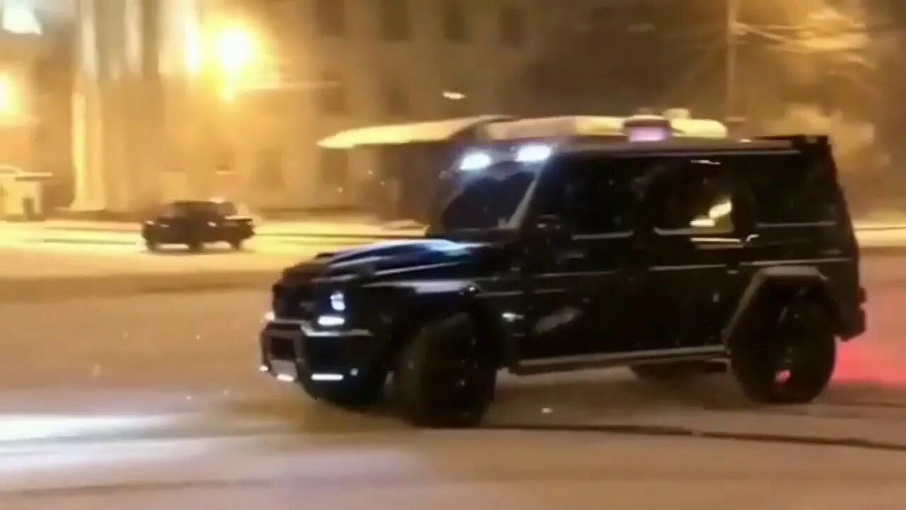 Гелик крутится на месте. Гелик км. Гелик g55 бункер. Мерседес гелендваген тимати. G63 в оаэ.