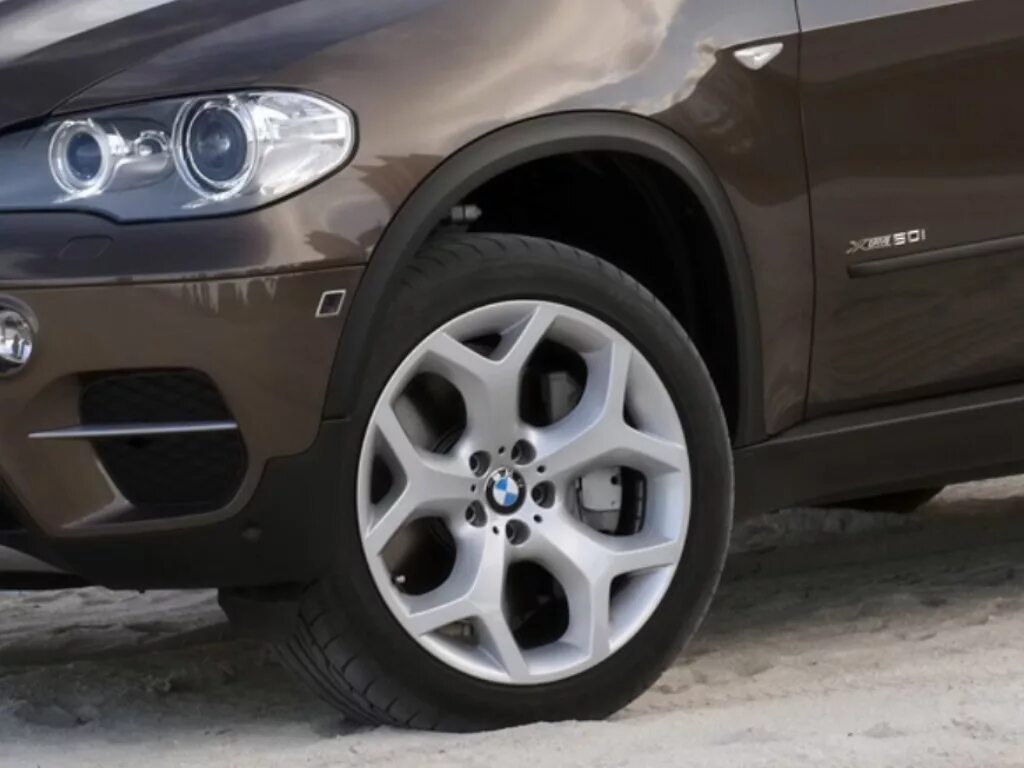Размеры дисков бмв х5. 214 стиль бмв е70. bmw e70 на 214 стиле. bmw f15 214 стиль. 214 стиль бмв х5 е70.