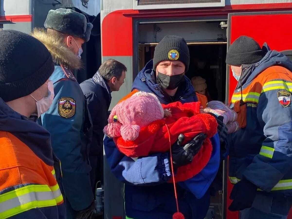 Концерт на освобожденной территории донбасс. Представительство днр в сцкк. Кировск днр. Концерт для военнослужащих днр. Местные жители украины.