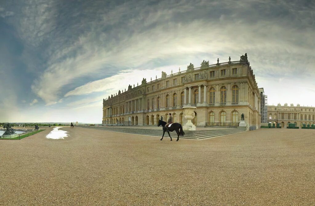Версаль концовка. Версаль Франция. Жакмюс Версаль. Версальский дворец панорама. Версаль рассвет.