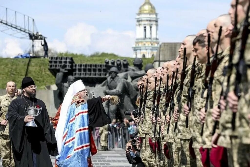 Капеллан УПЦ. Военные капелланы на Украине. Военный священник на Украине. Священнослужители УПЦ МП. Благослови на войну