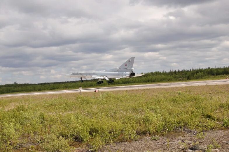 Авиабаза Оленья Мурманская область. Мурманск аэродром Оленегорск. Оленегорск-8 Мурманской области. Оленегорск 8 поселок высокий.