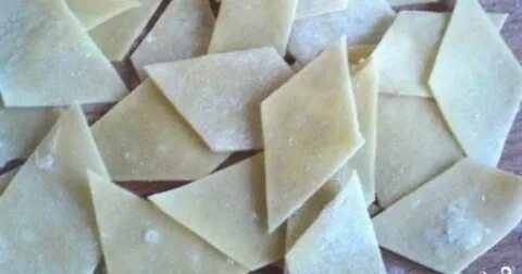 Блюда с кусочками теста