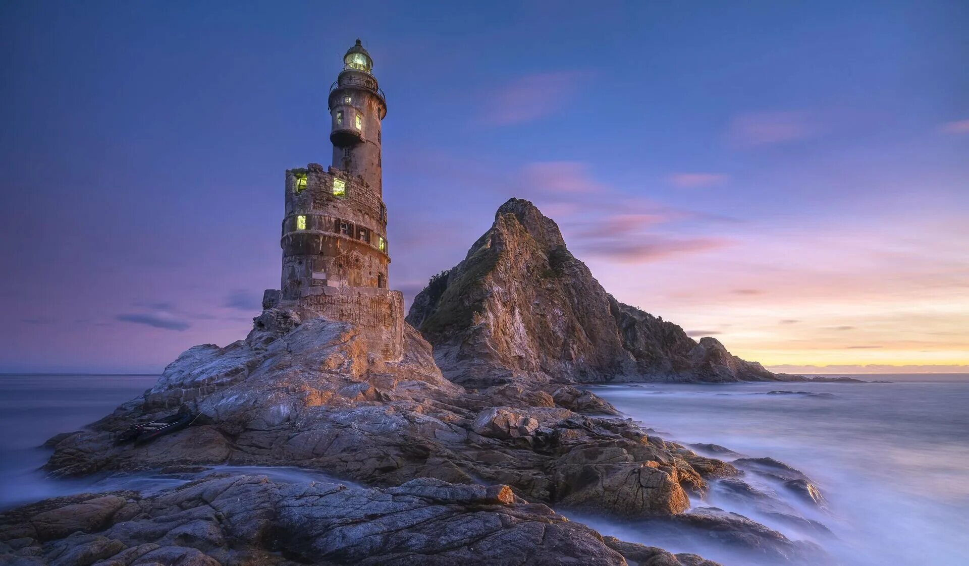 Маяк мыса. Маяк на мысе анива, россия. Маяк мыса. Остров сахалин маяк мыса анива. Маяк анива дальний восток.