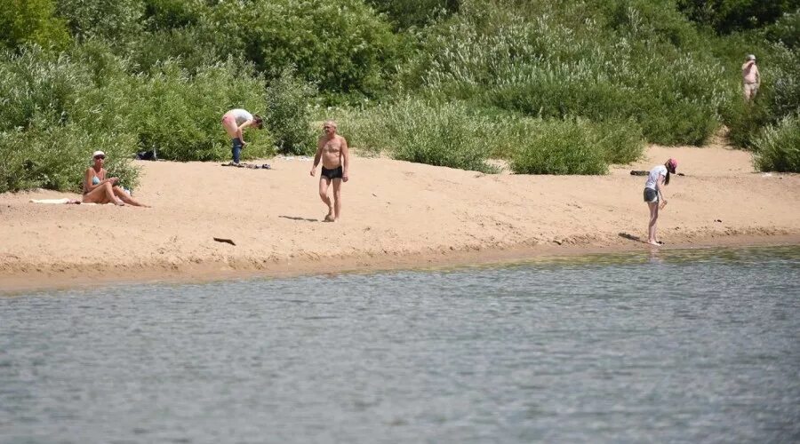Нудистский отдых под открытым небом на речке