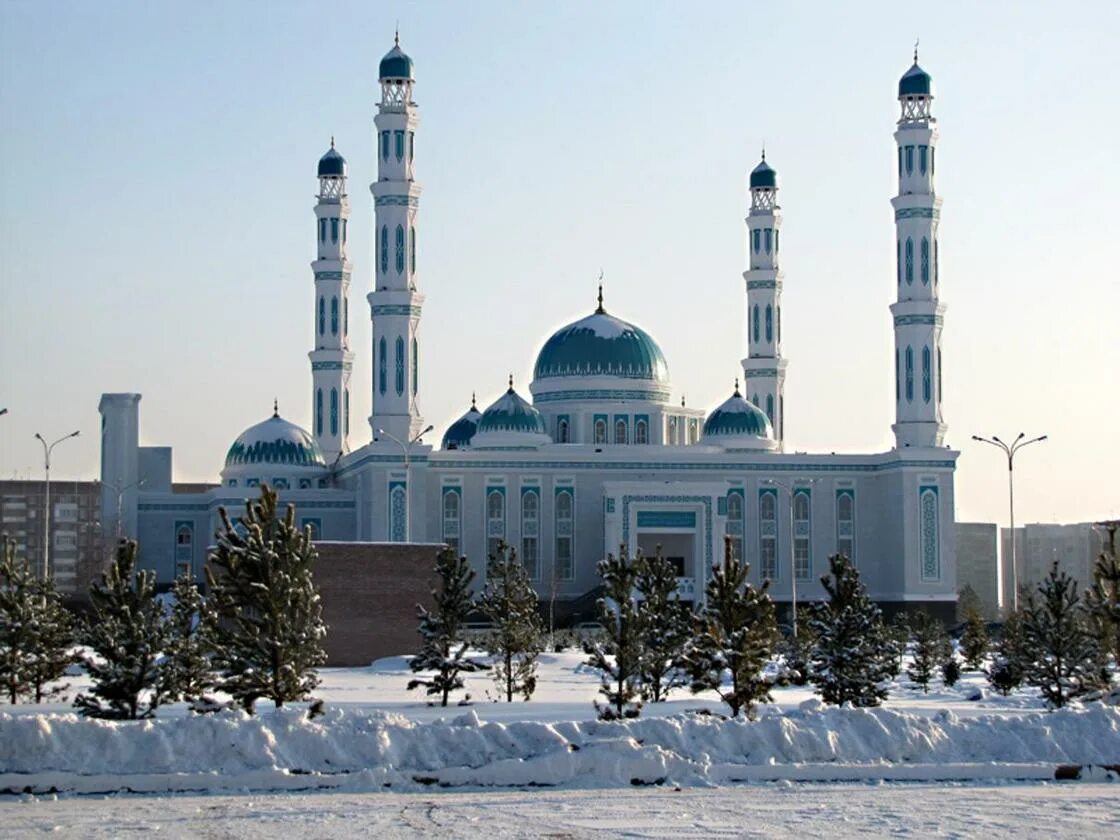 Караканда. Караганда Казахстан. Мечеть в Караганде. Мечеть Караганды на Юго востоке. Мечеть Туркменбаши рухы.