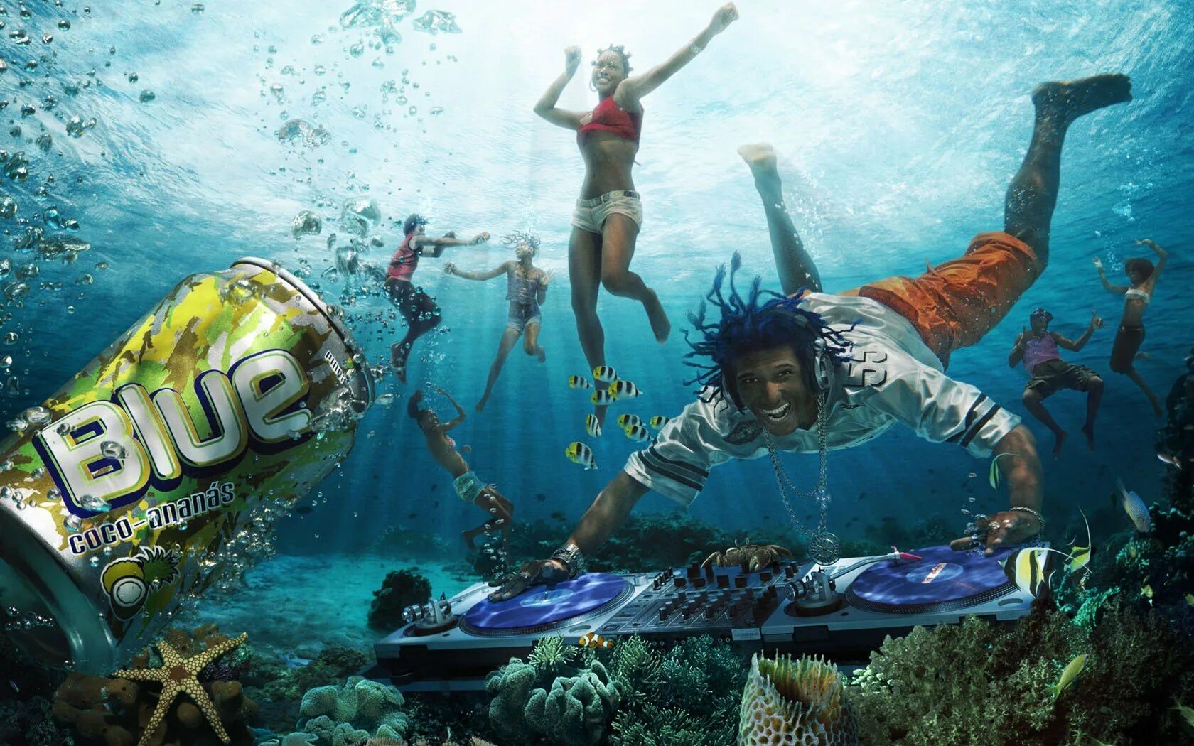 Качок под водой. Под водой. Под водой креатив. Под водой для фотошопа. Креативный рабочий стол.