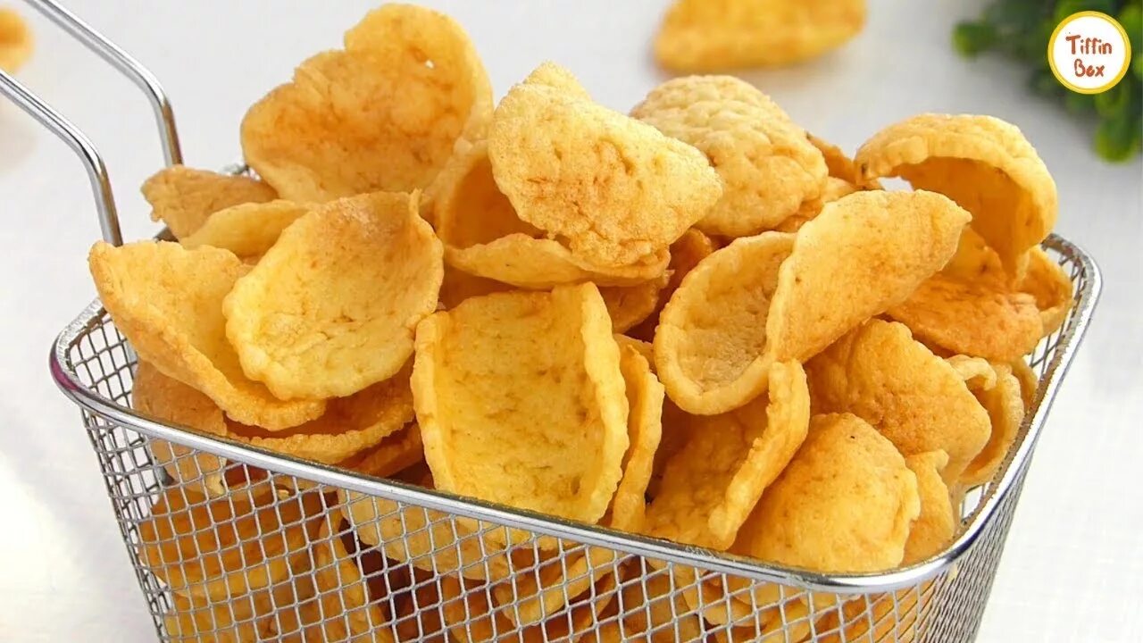 Чипсы из пюре в духовке. Потато чипс. чипсы картофельные potato chips. чипсы из толченой картошки. жареные чипсы.