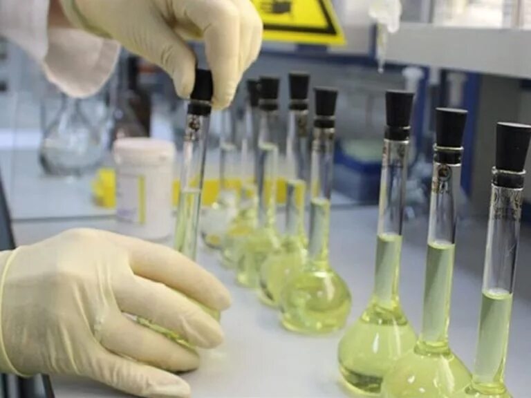 Сбор проб. Хлопья в моче. Забор материала для лабораторного исследования. Контаминация при сборе мочи. Взятие проб почвы радиоактивность.