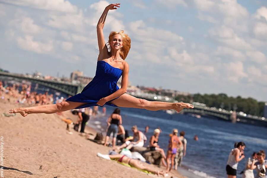 Девушки Санкт-Петербурга. Петербург лето люди. Девушки на пляже в Санкт Петербурге. Красивые девушки Санкт-Петербурга. Отдыхая летом в петербурге