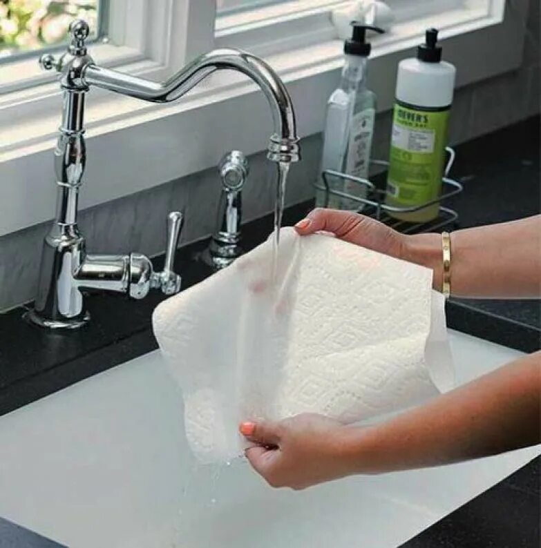 Мокрое полотенце. Махровое полотенце мокрый. Мокрое полотенце. Выжимает полотенце. Мокрое полотенце.