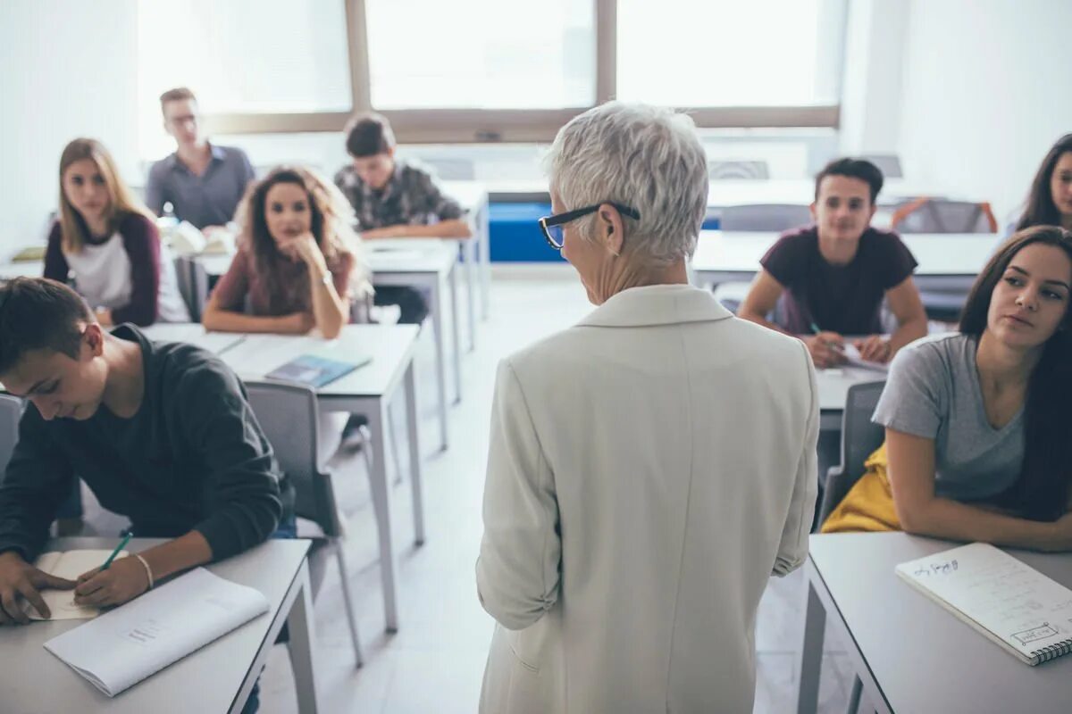 Общение преподавателя со студентами
