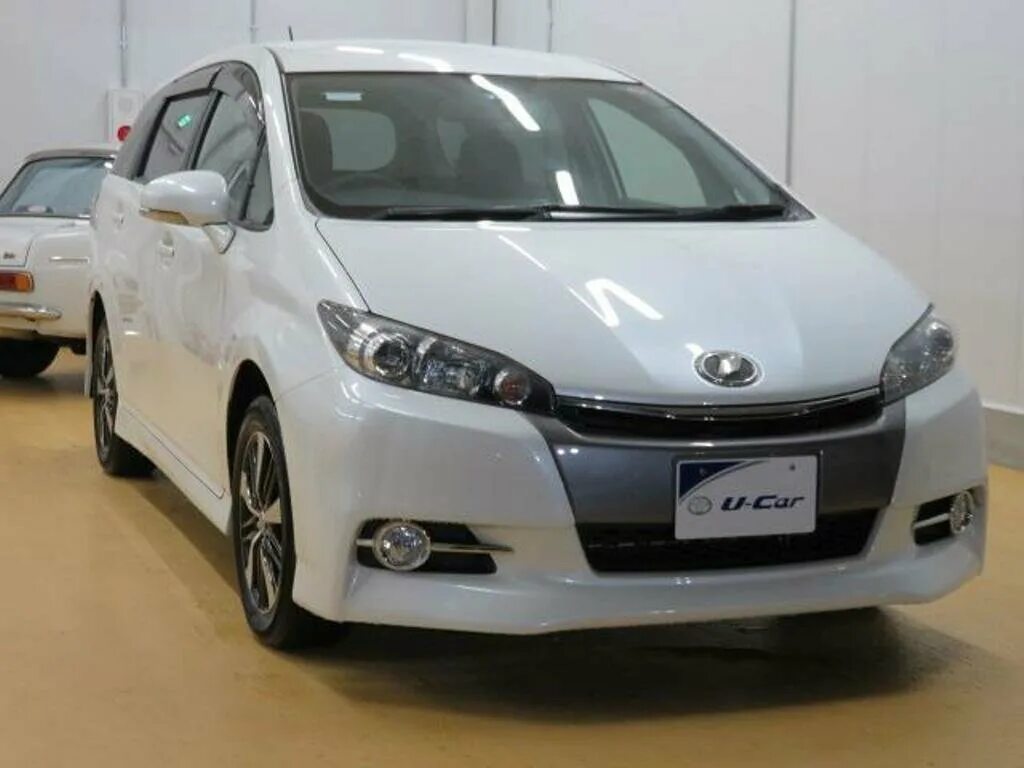 Toyota Wish 2014. Тойота Виш 2014 год без пробега. Серый Виш 2014. Тойота Виш дром.