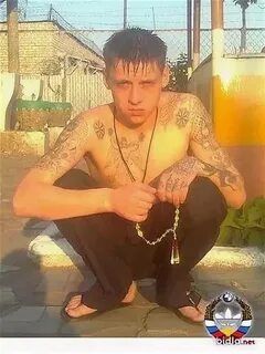 Мне человеку в костюме босяка трудно