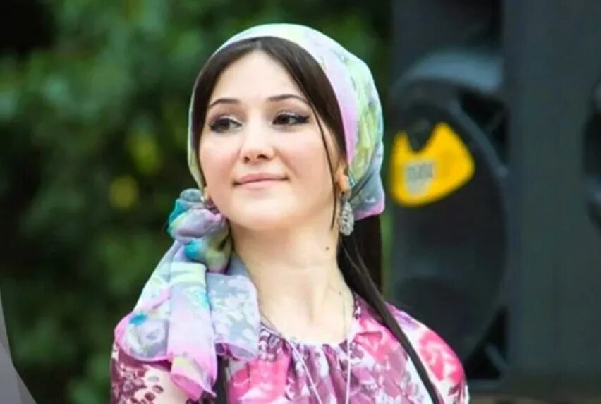 Суммая певица ингушетии. Мадина горчханова суммая 2022. Сайдулаева певица малика. Суммая певица ингушетии. Суммая горчханова.