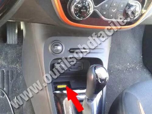 Разъём obd renault captur. Каптур диагностический разъем. Гнездо obd 2 рено captur. Рено каптур разъём обд. Каптур диагностический разъем.