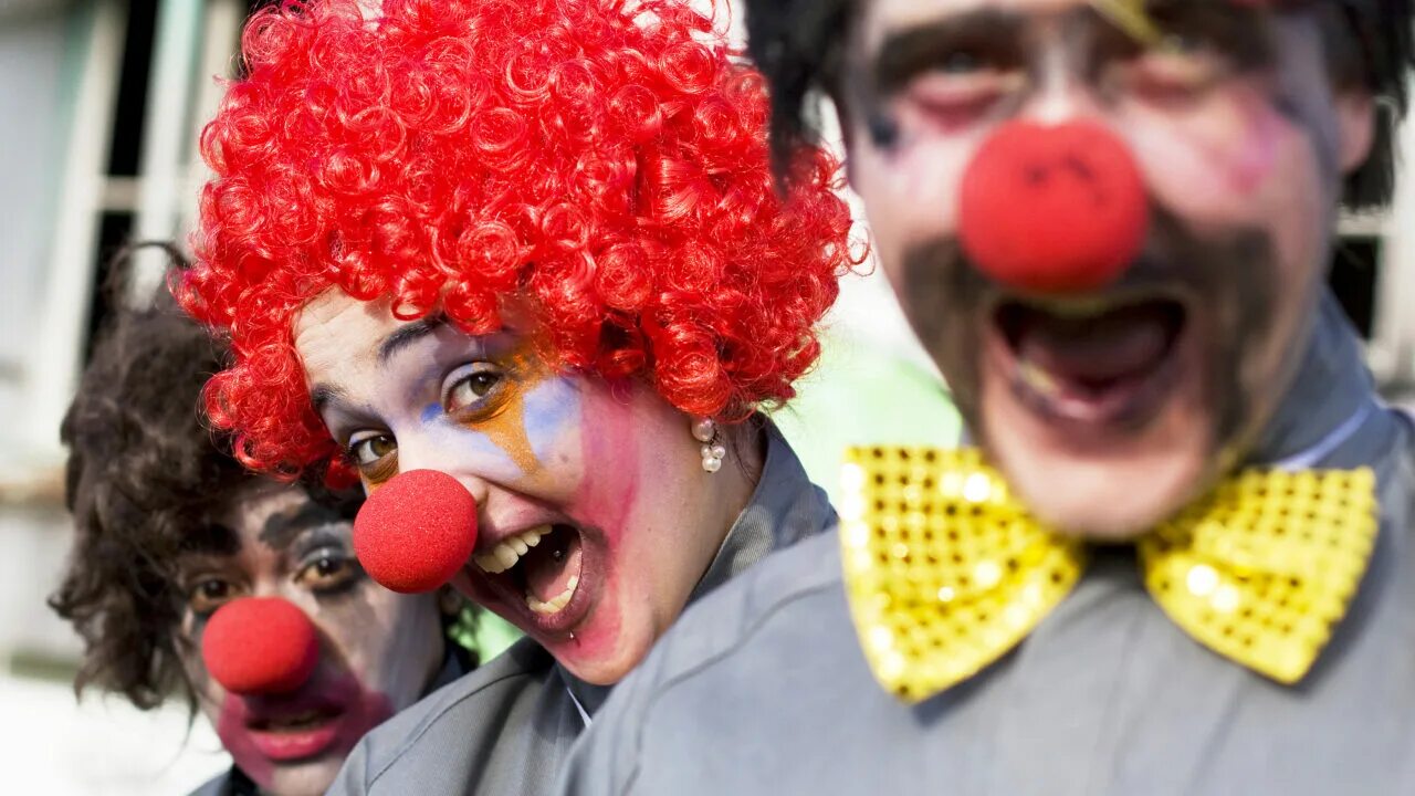 There are three clowns at the circus. Цирк шапито клоуны. Цирковой плакат. There are three clowns at the circus. Парк клоуна клоуна.