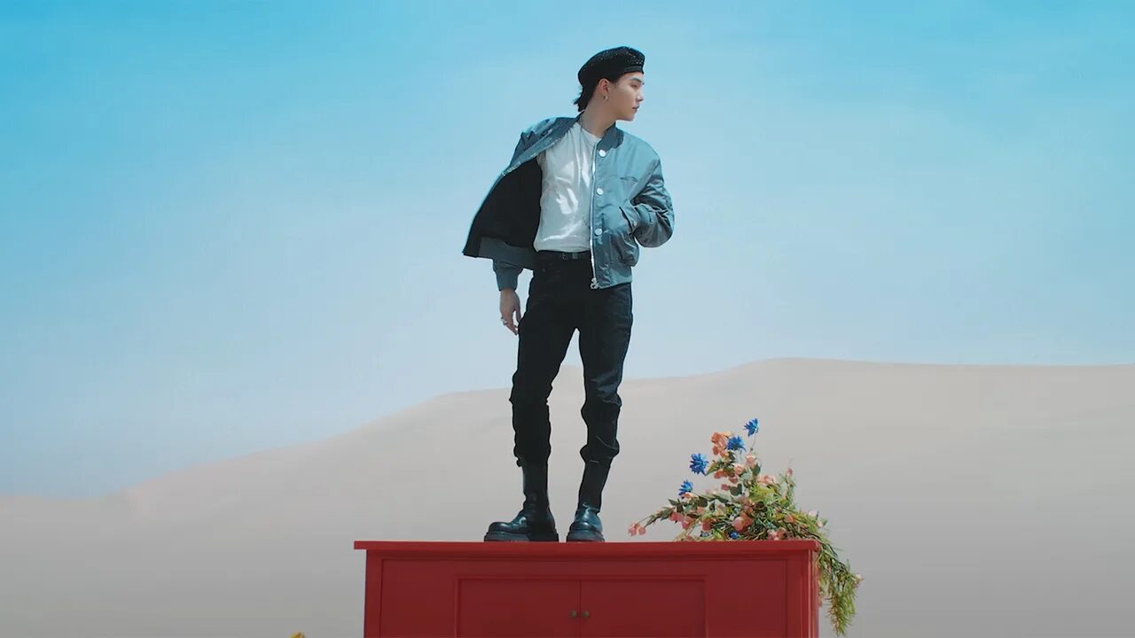 You come to be. Бтс yet to come. bts 2022 yet to come. yet to come bts обложка. бтс proof.