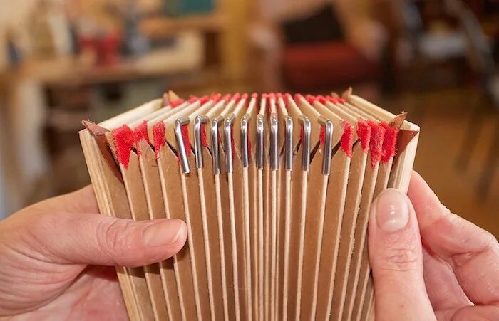 картонная гармошка. аккордеон из бумаги. гармонь из картона. картонная гармошка. гармошка из картона.