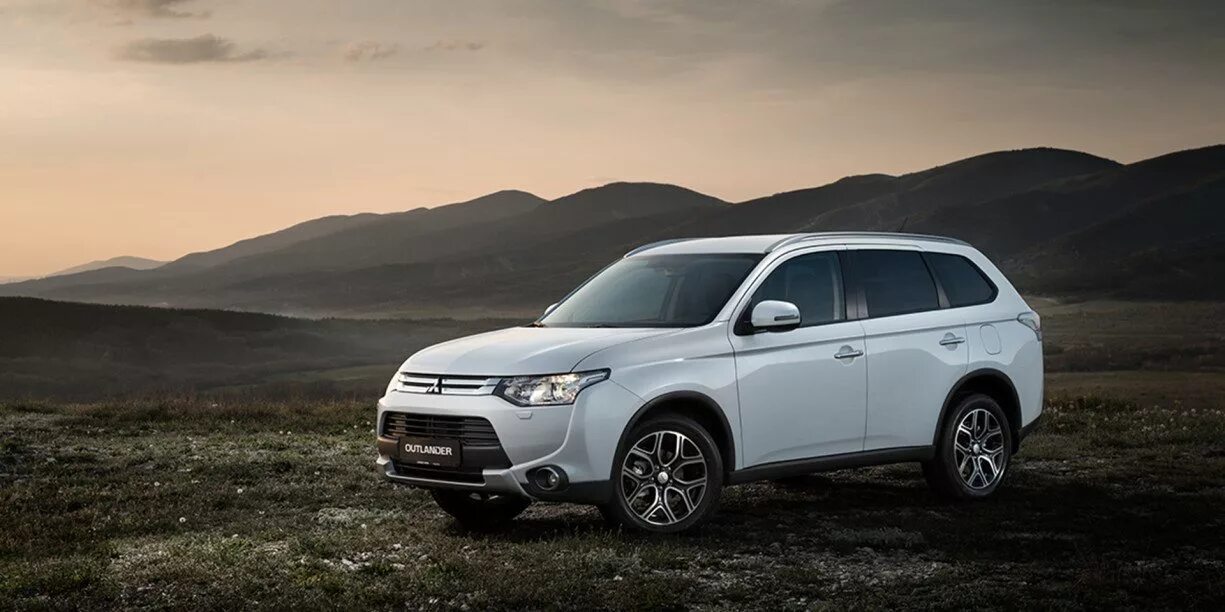 Mitsubishi outlander полный. Мицубиси Аутлендер полный привод. Митсубиси Аутлендер полноприводный. Мицубиси Аутлендер Лендер 10. Мицубиси Аутлендер белый.