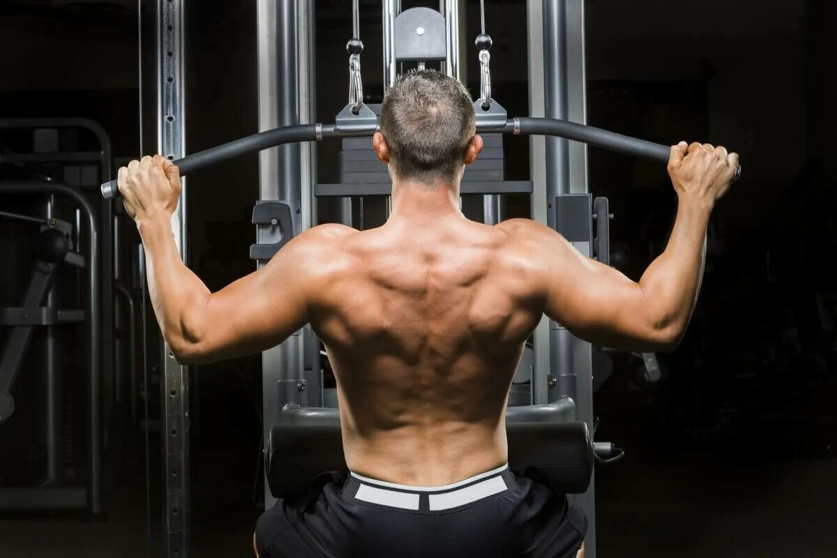 Как накачать спину в тренажерном зале. Lat pulldown верхний блок. тренировка спины. тренировка спины в зале.