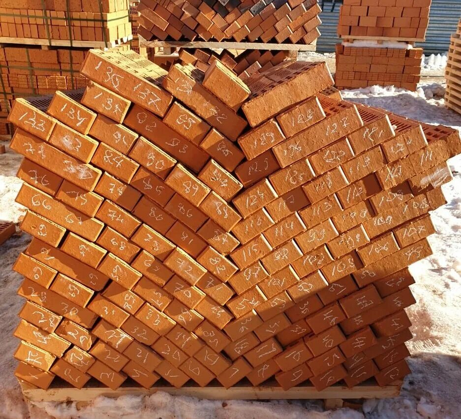 Пачка кирпича. Кирпич строительный м100 зыково (390 шт). Кирпич м-200. Кирпич бутовый м150. Пачка кирпича.