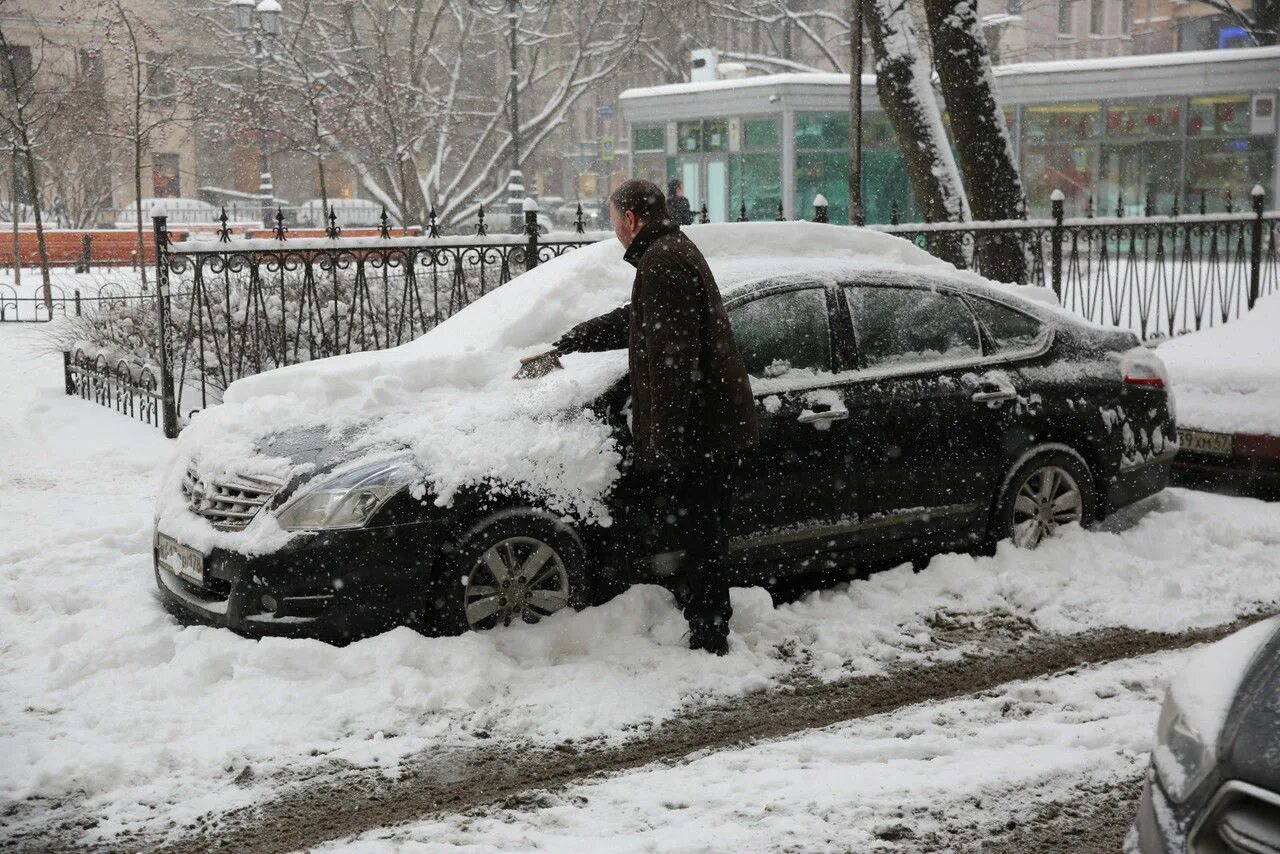 Сильнейший снегопад сегодня. Очень сильный снегопад. Санкт-Петербург сильный снегопад. Снегопад в Петербурге. Снег в июле в СПБ.