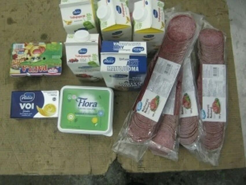 фрукты в ручной клади в самолете. японская колбаса. сумки из колбасы. провоз жидкости в ручной клади. допустимый объем жидкости в ручной клади.