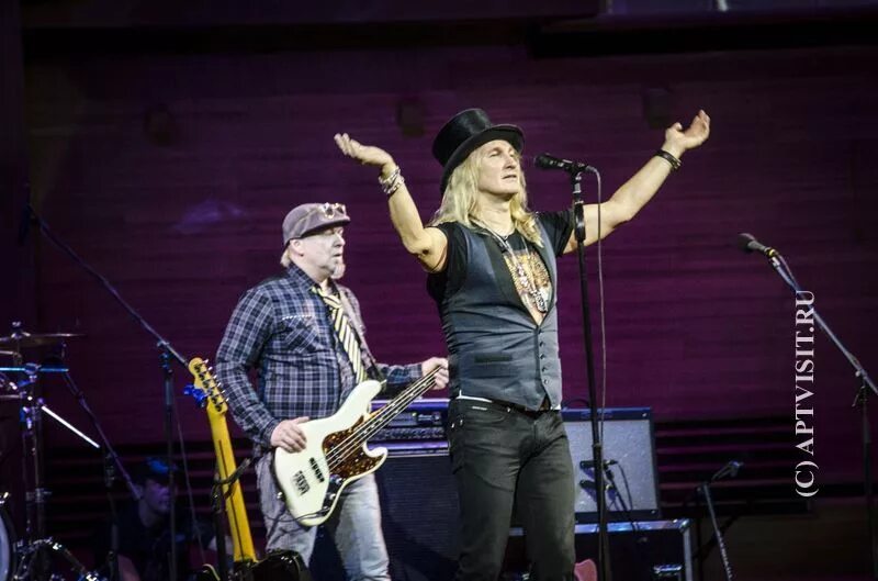 Рок группа рондо. Александр иванов и группа рондо забытая. Александр иванов московская осень. Группа рондо. Александр иванов рондо 2000.