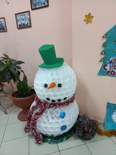 Снеговик из пластиковых стаканчиков своими руками