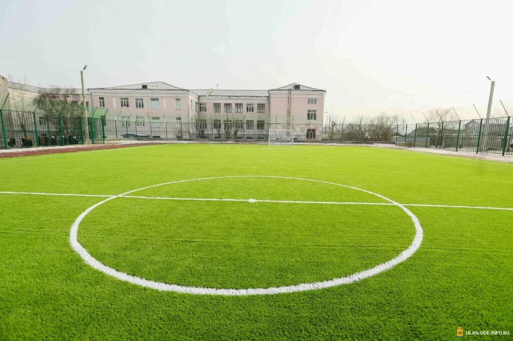 18 Школа футбольное поле в Улан-Удэ. Новый стадион школьный Улан-Удэ. Стадион на ШК.18 Улан-Удэ. Стадион Улан-Удэ 57 школа. Школа 18 улан