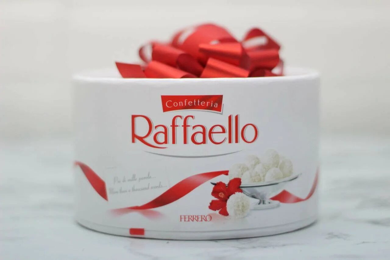 Сколько гр в рафаэлло. Raffaello 100 гр. Конфеты Raffaello тортик 100гр. Рафаэлло конфеты 100гр. Рафаэлло конфеты сердце 100 гр.