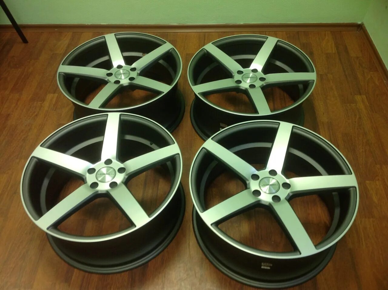 Vossen r17 4x108. Литые диски Vossen r17. Диски r15 Vossen cv3. Диски Воссен 20. Р17 5 114.3