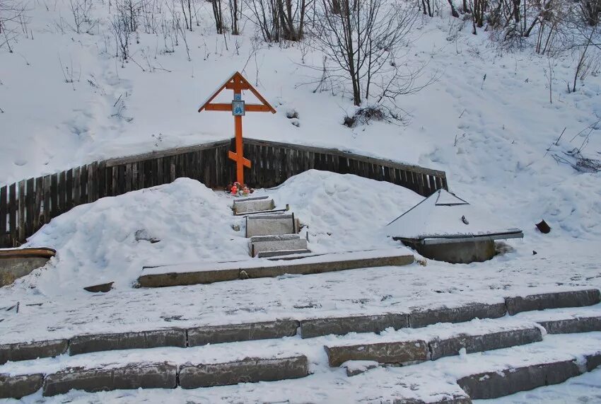 Радонеж церковь преображения. Спасо преображенский храм радонеж купель. радонеж мельница. хотьково радонеж мельница. радонеж родник зимой.