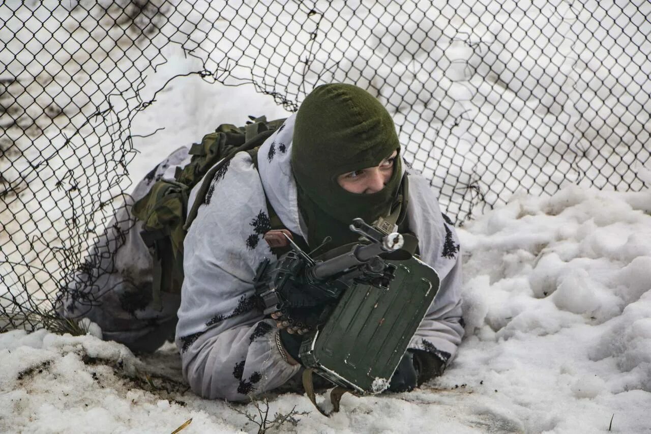 Армейские 2016. Военная разведка армия. Фото разведчиков пацанов. Картинки спецслужбы зимой. Разведывательные войска относятся к.