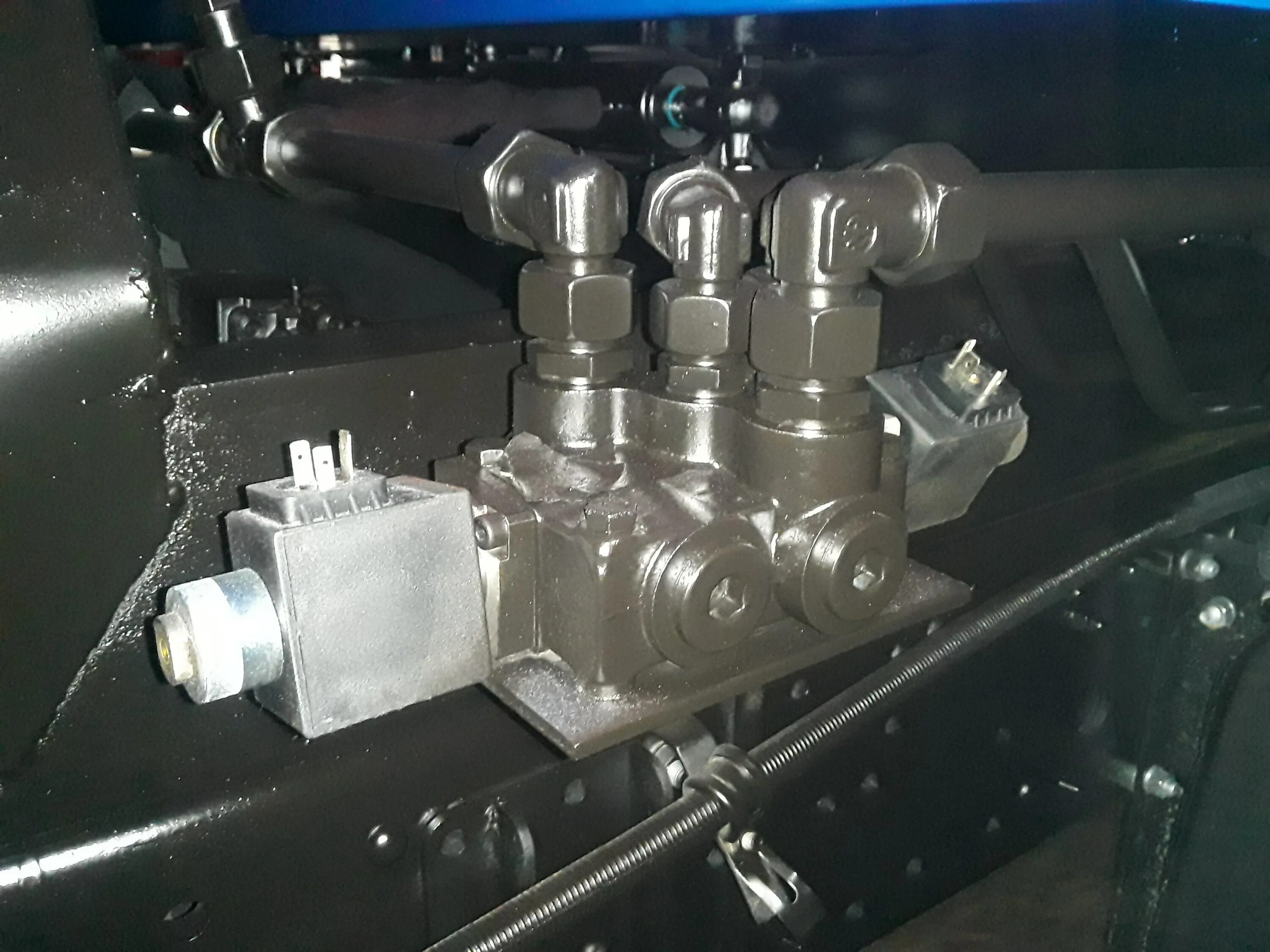 Распределитель вольво бл 61. 1. Где стоит распределитель. Где стоит распределитель. Распределитель 2 секционный мтз-80.