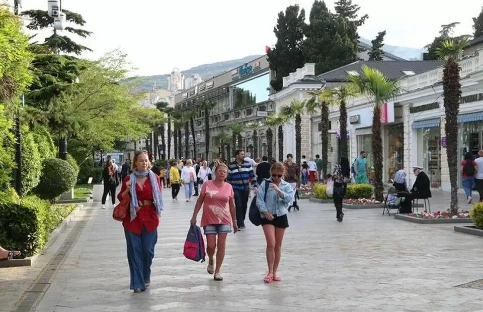 День города ялта. Туристы в крыму сегодня. Набережная ялта туристы. Поток туристов в крыму. Крым сейчас.